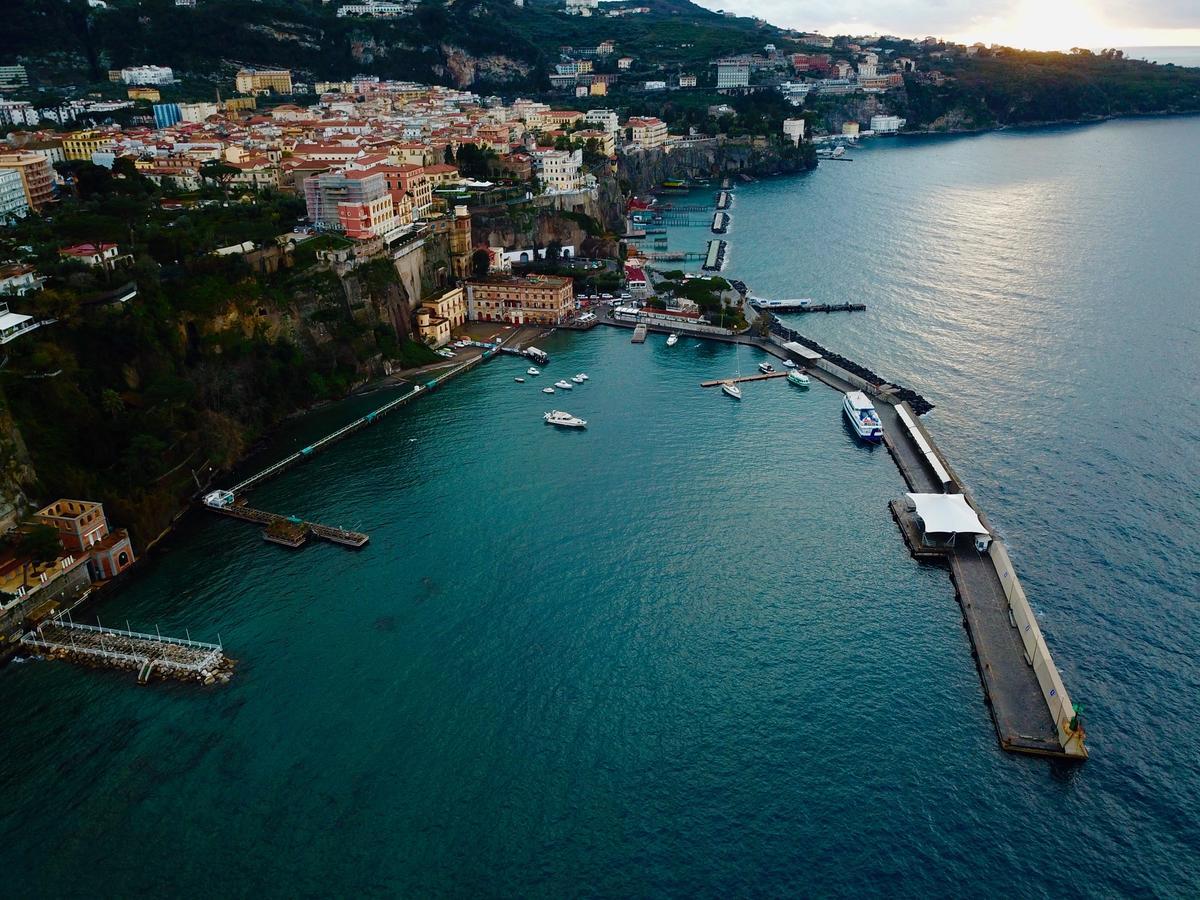 Yacht Club Capo Cervo Suites B&B Σορέντο Εξωτερικό φωτογραφία
