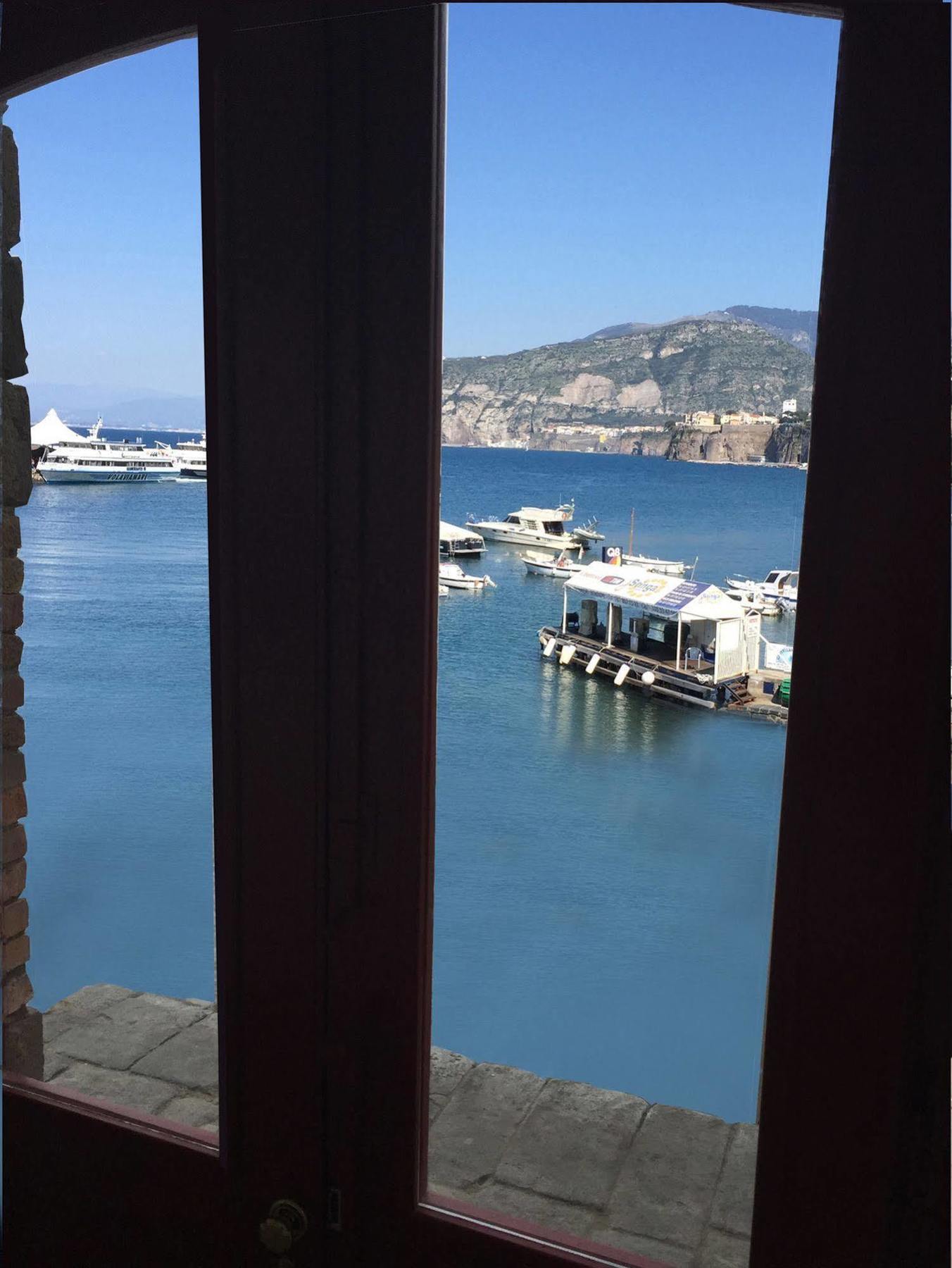 Yacht Club Capo Cervo Suites B&B Σορέντο Εξωτερικό φωτογραφία