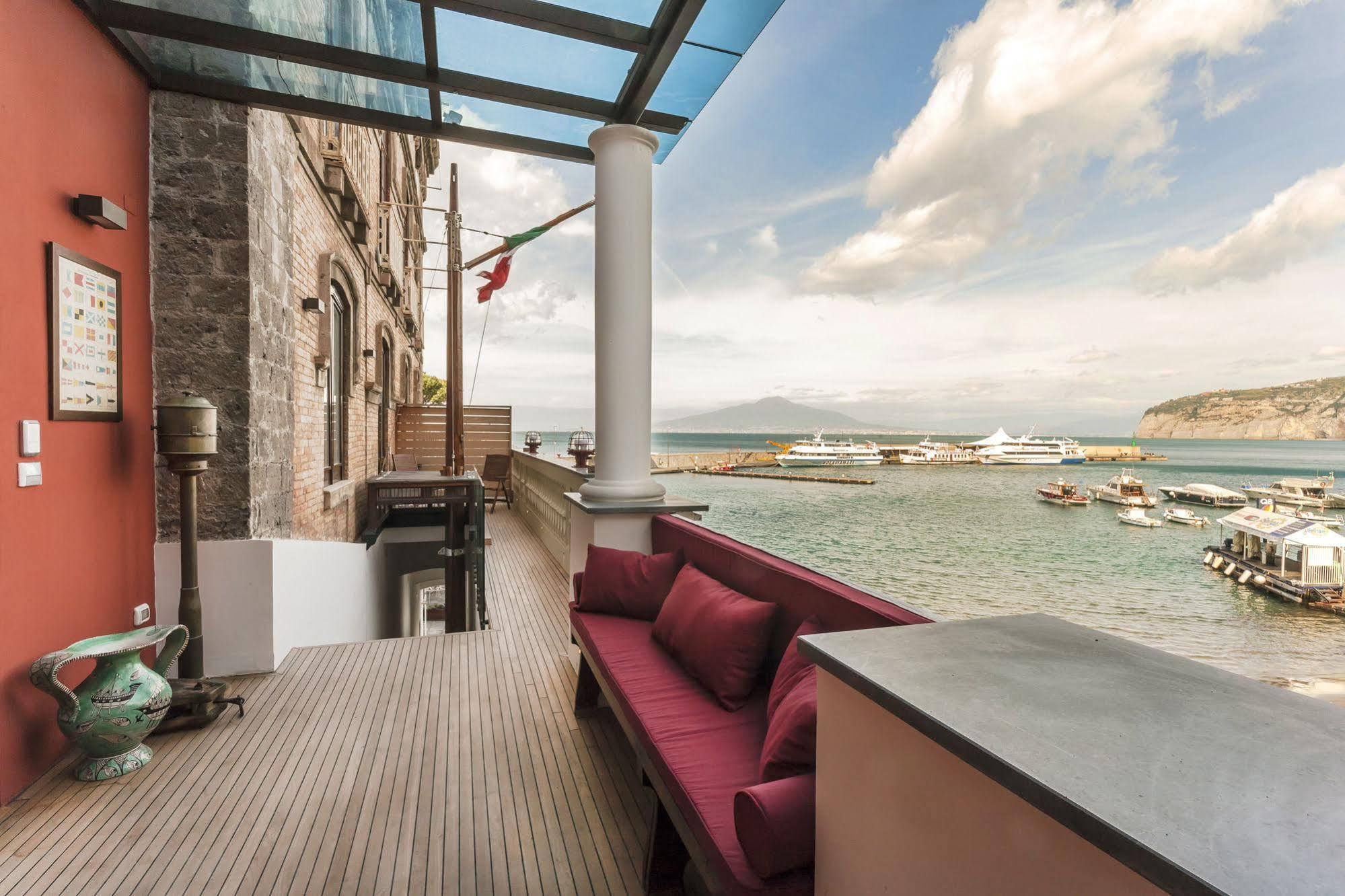 Yacht Club Capo Cervo Suites B&B Σορέντο Εξωτερικό φωτογραφία