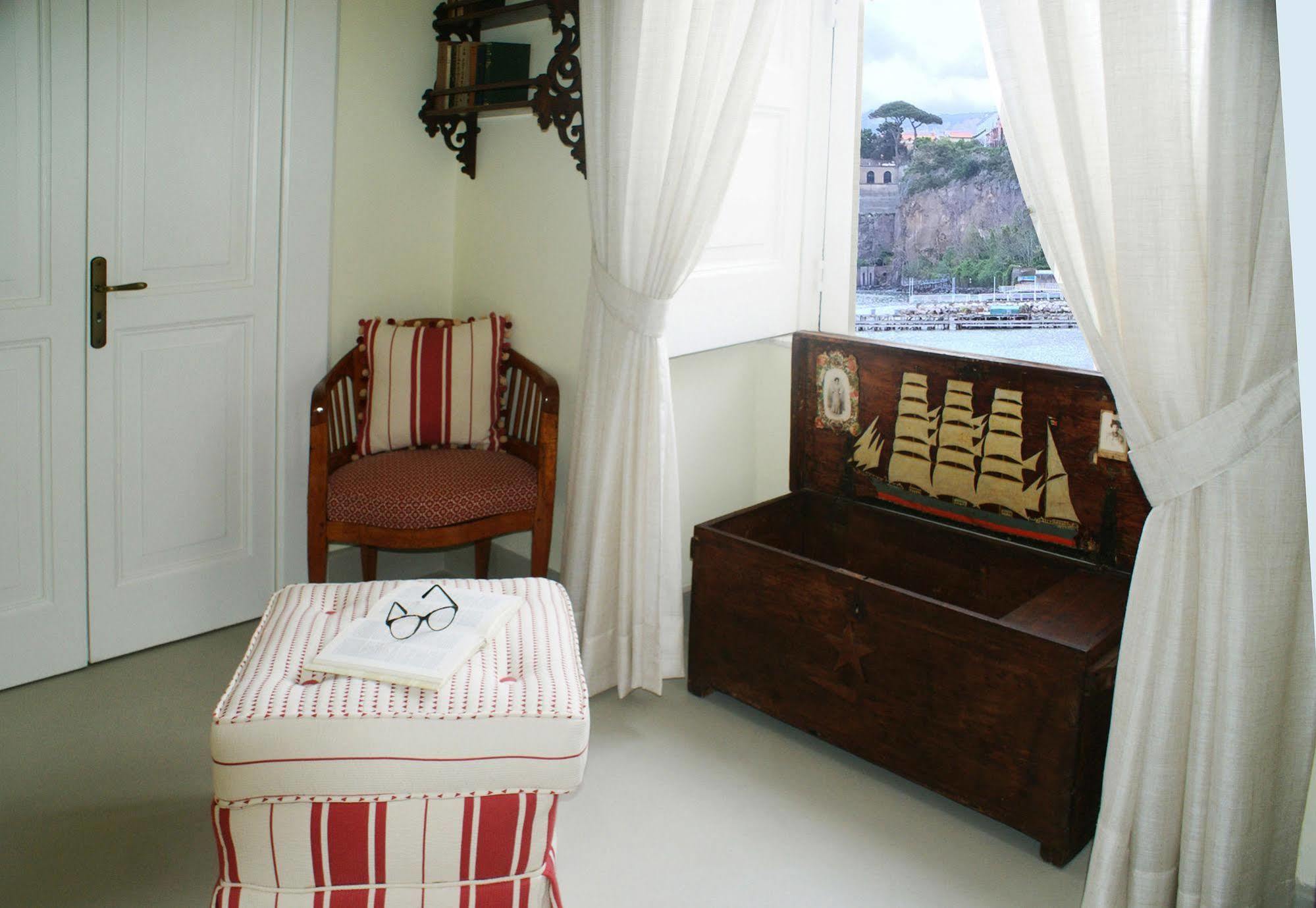 Yacht Club Capo Cervo Suites B&B Σορέντο Εξωτερικό φωτογραφία