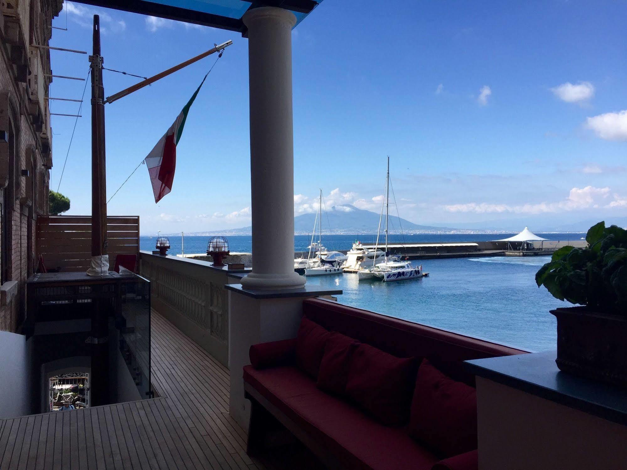 Yacht Club Capo Cervo Suites B&B Σορέντο Εξωτερικό φωτογραφία
