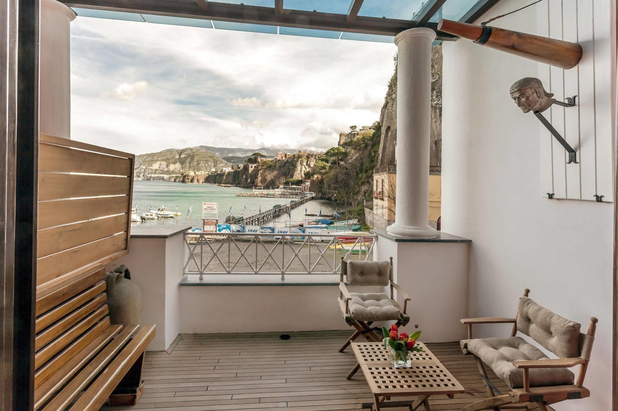 Yacht Club Capo Cervo Suites B&B Σορέντο Εξωτερικό φωτογραφία