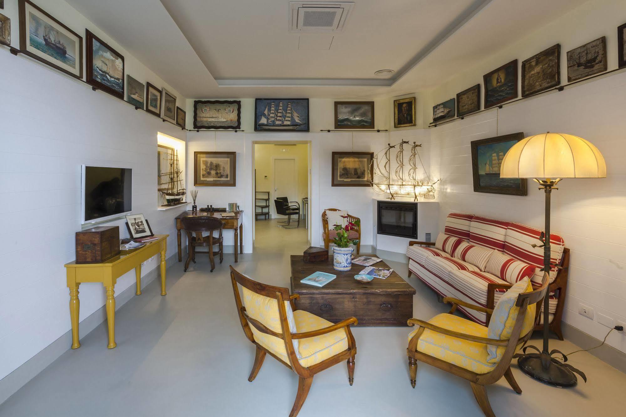 Yacht Club Capo Cervo Suites B&B Σορέντο Εξωτερικό φωτογραφία