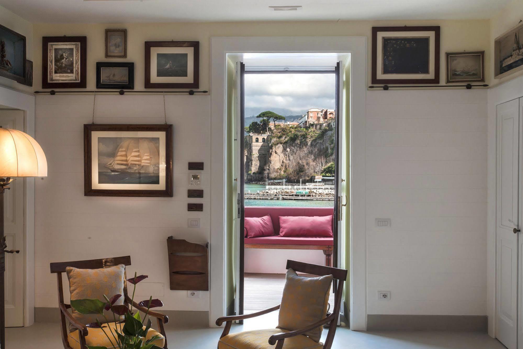 Yacht Club Capo Cervo Suites B&B Σορέντο Εξωτερικό φωτογραφία